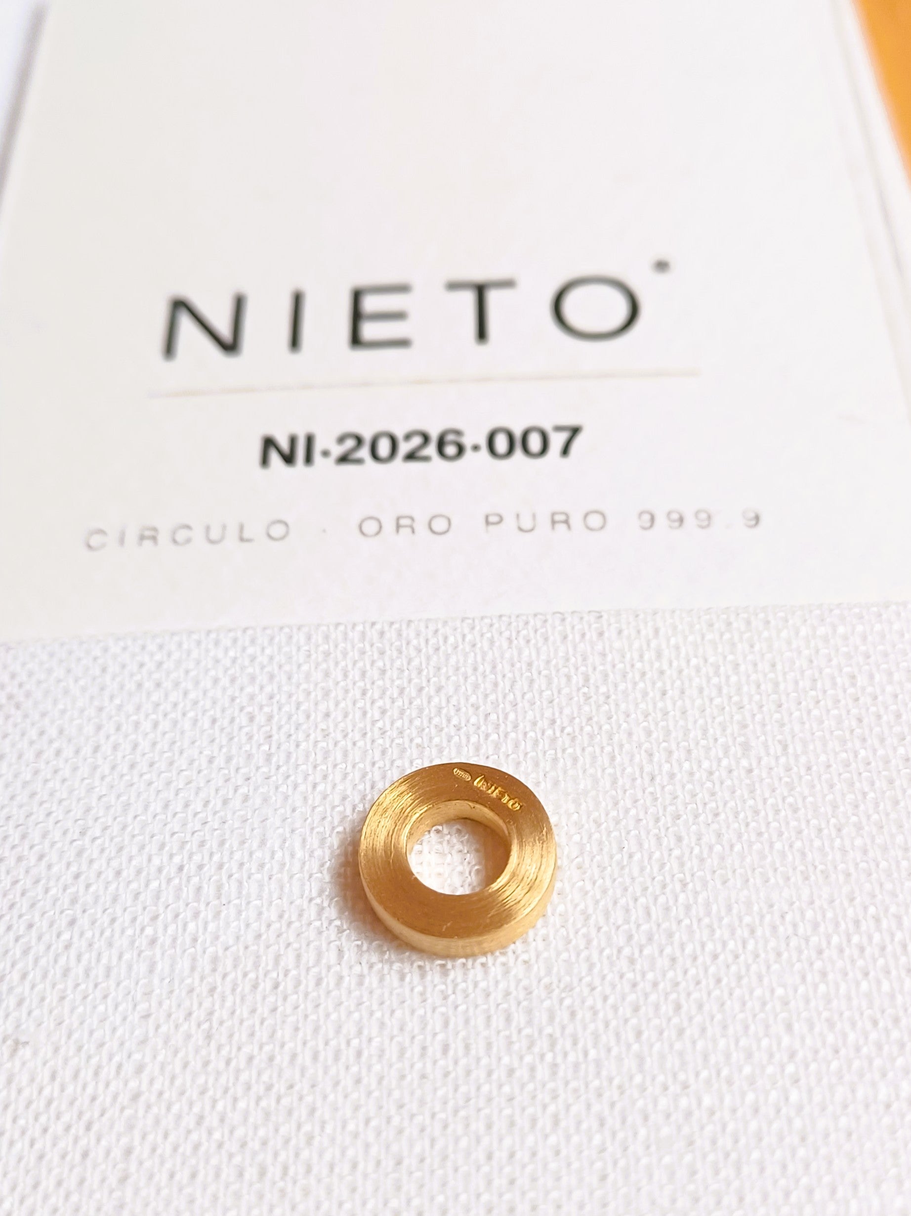 Circulo de oro puro 999.9